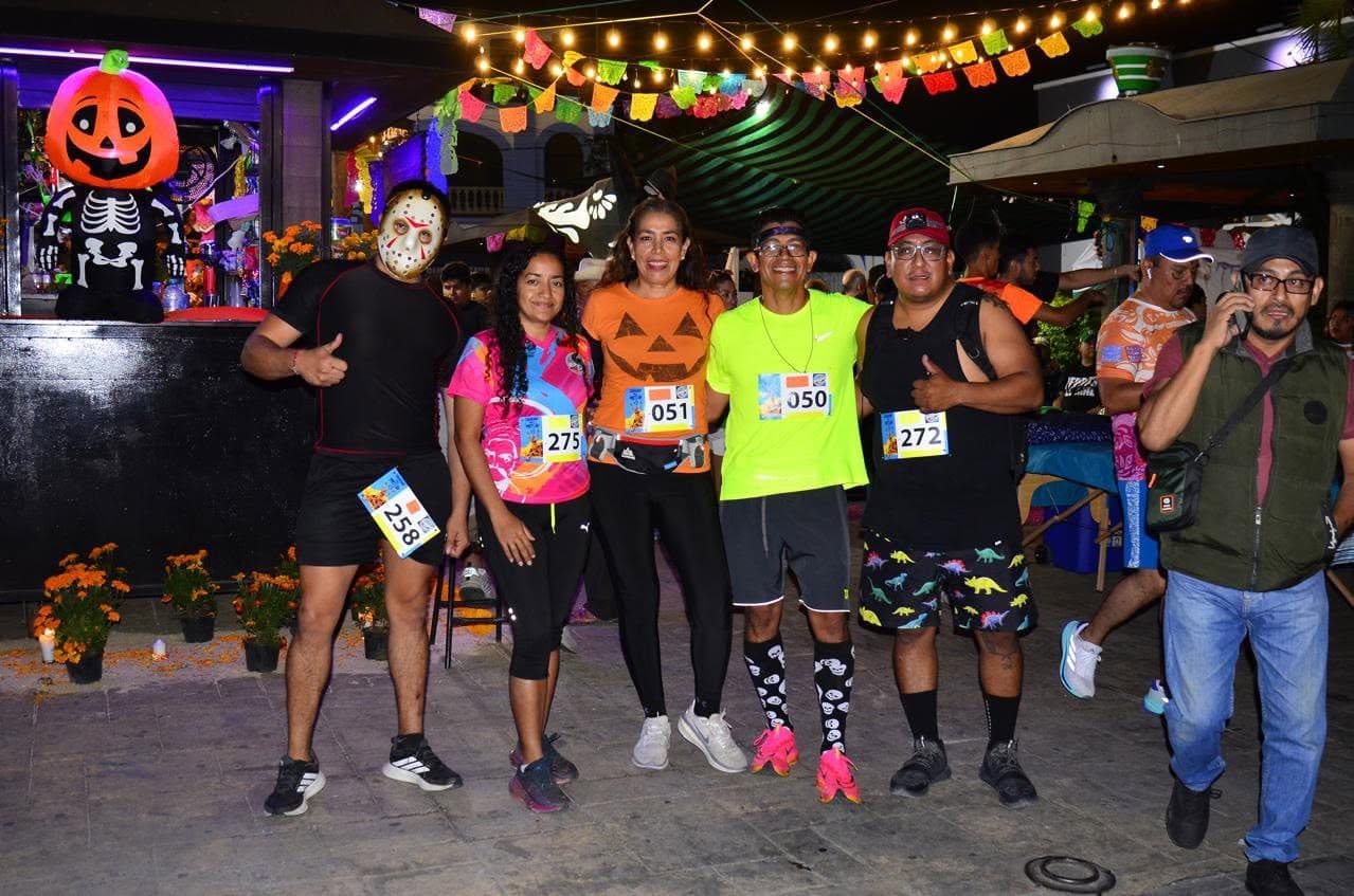 Corredores en el recorrido nocturno